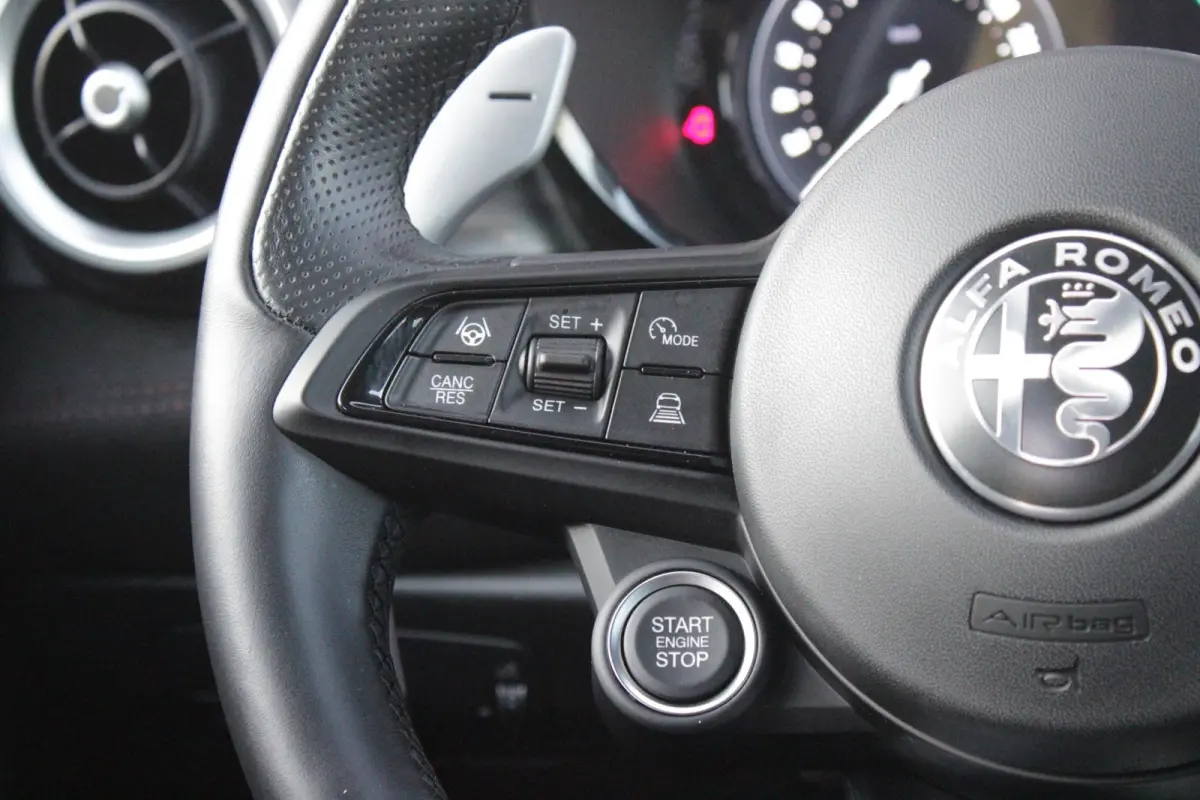 1.5T 160PK Hybrid Veloce TECHNOLOGY PACK: PARKEERWAARSCHUWING VOOR EN ACHTER/360° CAMERA / AUTONOMOUS DRIVING LEVEL 2: ADAPTIVE CRUISE CONTROL/LANE CENTERING ASSIST/TRAFFIC JAM ASSIST DODEH
