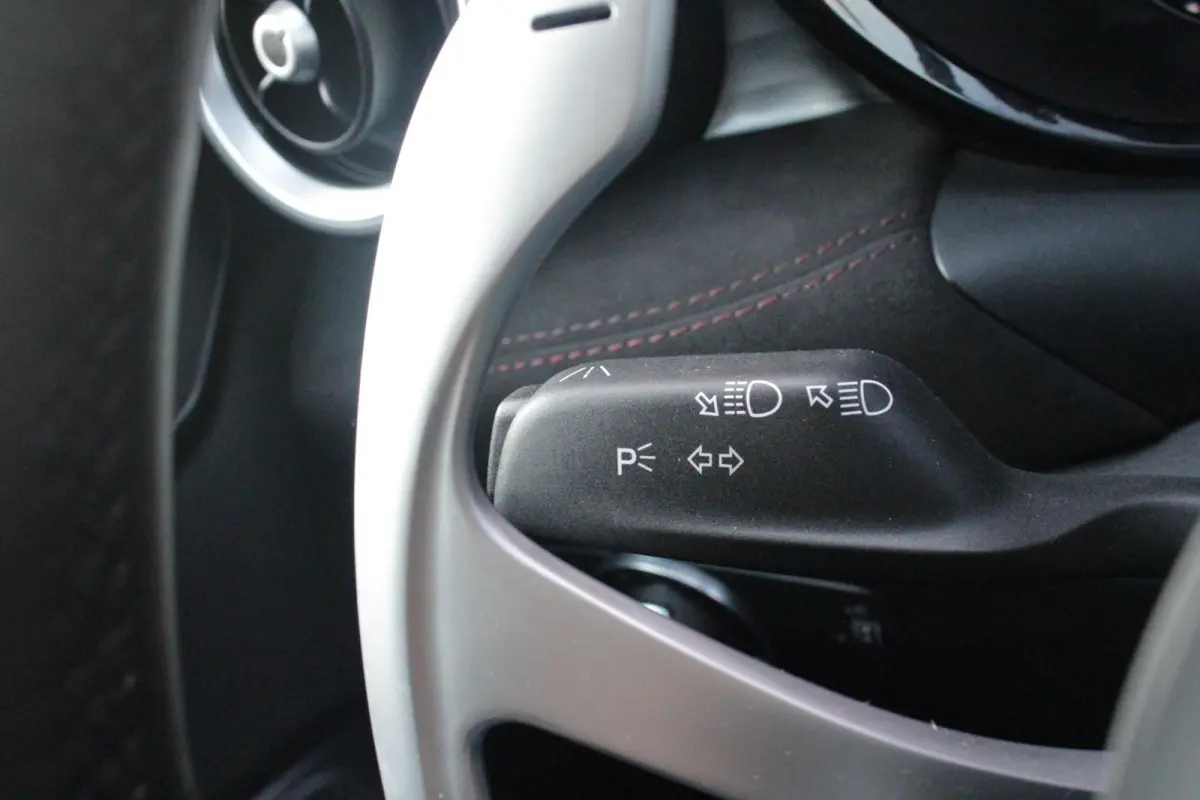 1.5T 160PK Hybrid Veloce TECHNOLOGY PACK: PARKEERWAARSCHUWING VOOR EN ACHTER/360° CAMERA / AUTONOMOUS DRIVING LEVEL 2: ADAPTIVE CRUISE CONTROL/LANE CENTERING ASSIST/TRAFFIC JAM ASSIST DODEH