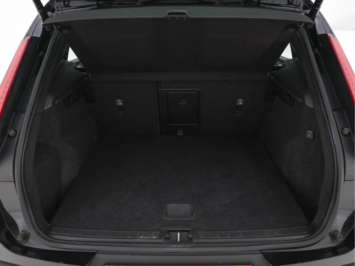 1.5 T3 Inscription Aut. *NAVI-FULLMAP | FULL-LED | LEATHER | DIGI-COCKPIT | CAMERA | BLIS | LANE-ASSIST | COMFORTSEATS | ECC | PDC | CRUISE | 19"ALU*
