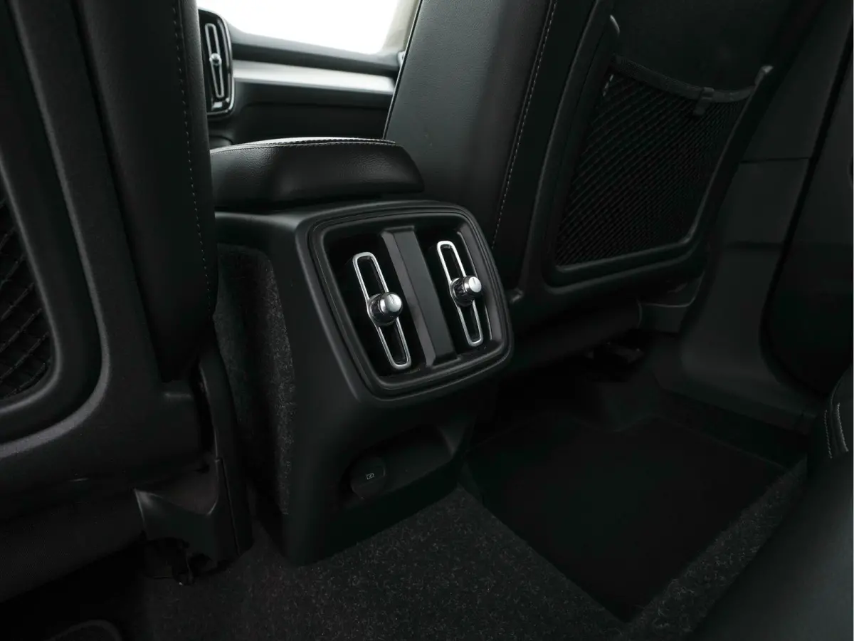 1.5 T3 Inscription Aut. *NAVI-FULLMAP | FULL-LED | LEATHER | DIGI-COCKPIT | CAMERA | BLIS | LANE-ASSIST | COMFORTSEATS | ECC | PDC | CRUISE | 19"ALU*
