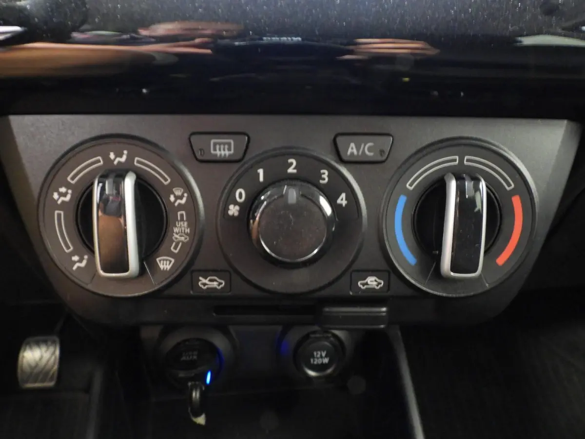 1.2 Select Smart Hybrid NAVI-APP/CAMERA/AIRCO/LED/16"LMV!