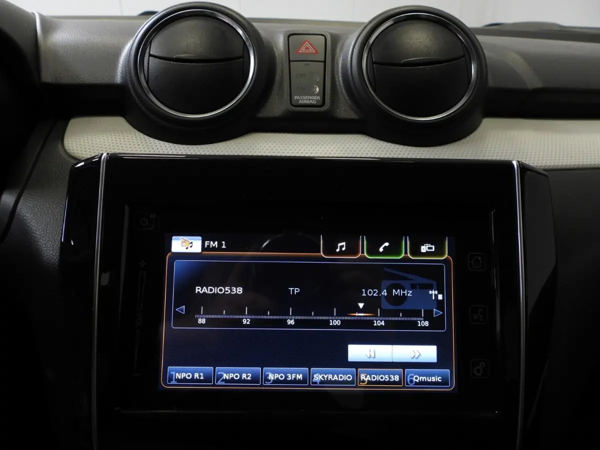 1.2 Select Smart Hybrid NAVI-APP/CAMERA/AIRCO/LED/16"LMV!