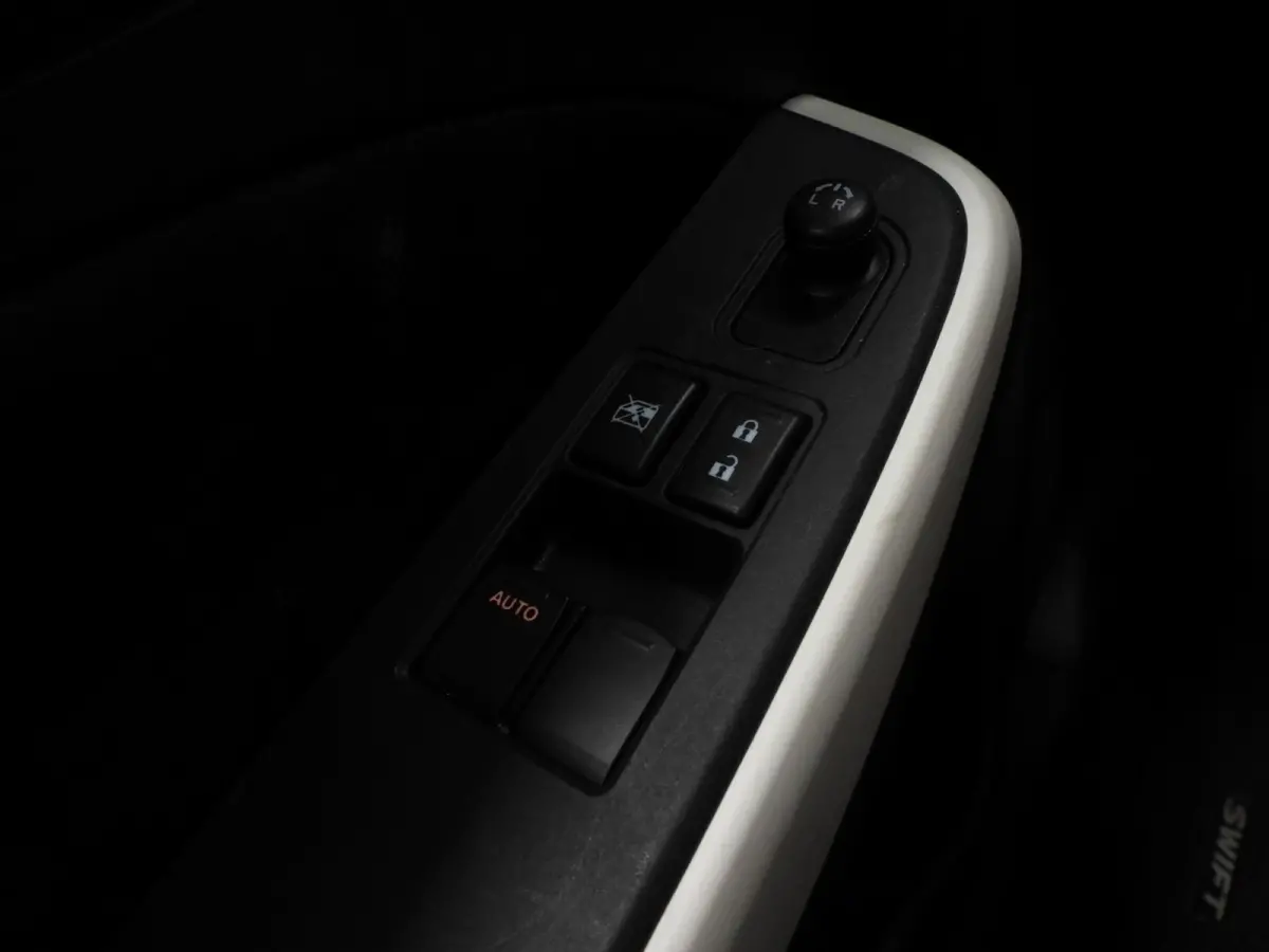 1.2 Select Smart Hybrid NAVI-APP/CAMERA/AIRCO/LED/16"LMV!