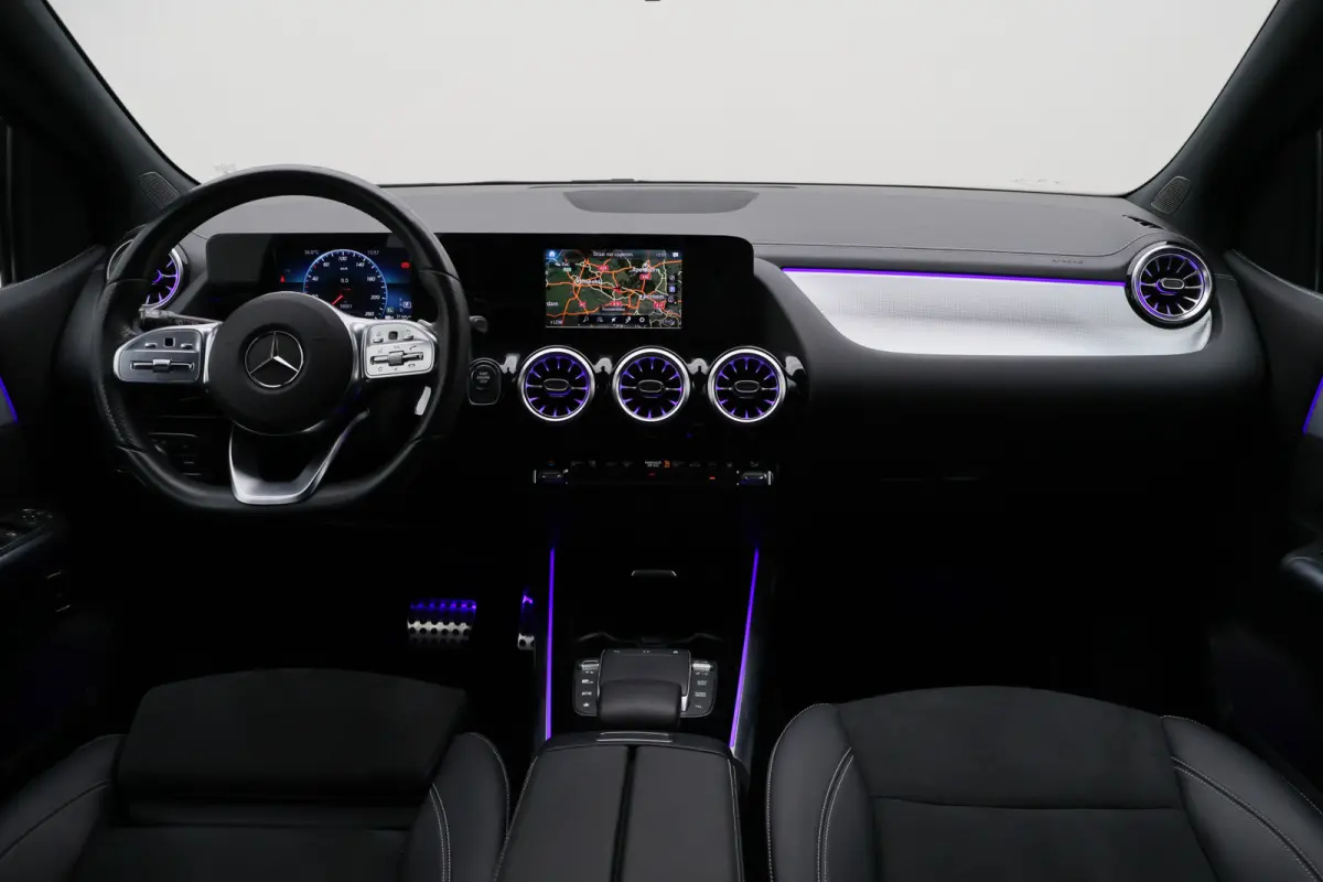 250 e Business Line Camera, Cruise, Apple Carplay, LED, PDC, Sfeerverlichting, Trekhaak, 18''
