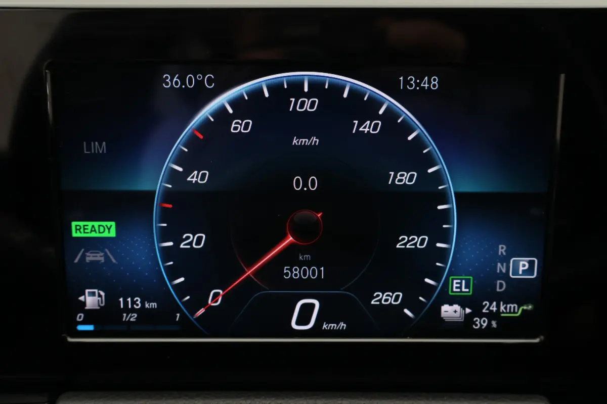 250 e Business Line Camera, Cruise, Apple Carplay, LED, PDC, Sfeerverlichting, Trekhaak, 18''