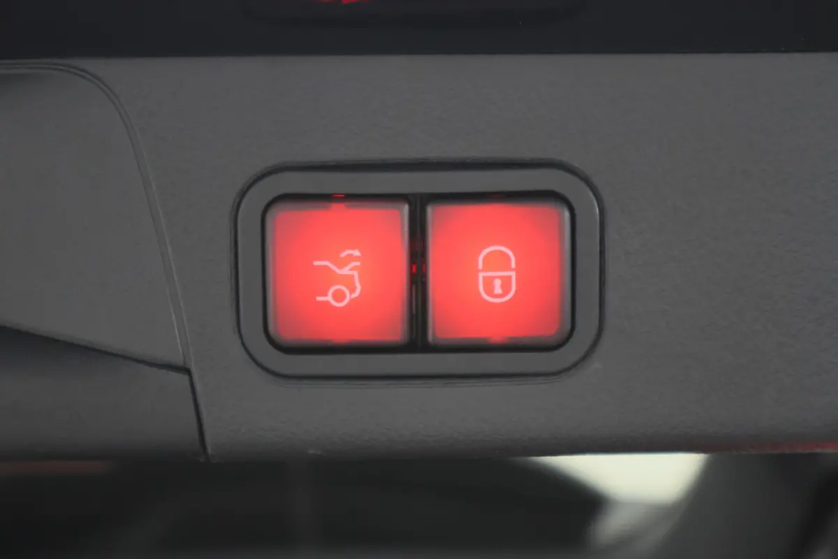 250 e Business Line Camera, Cruise, Apple Carplay, LED, PDC, Sfeerverlichting, Trekhaak, 18''
