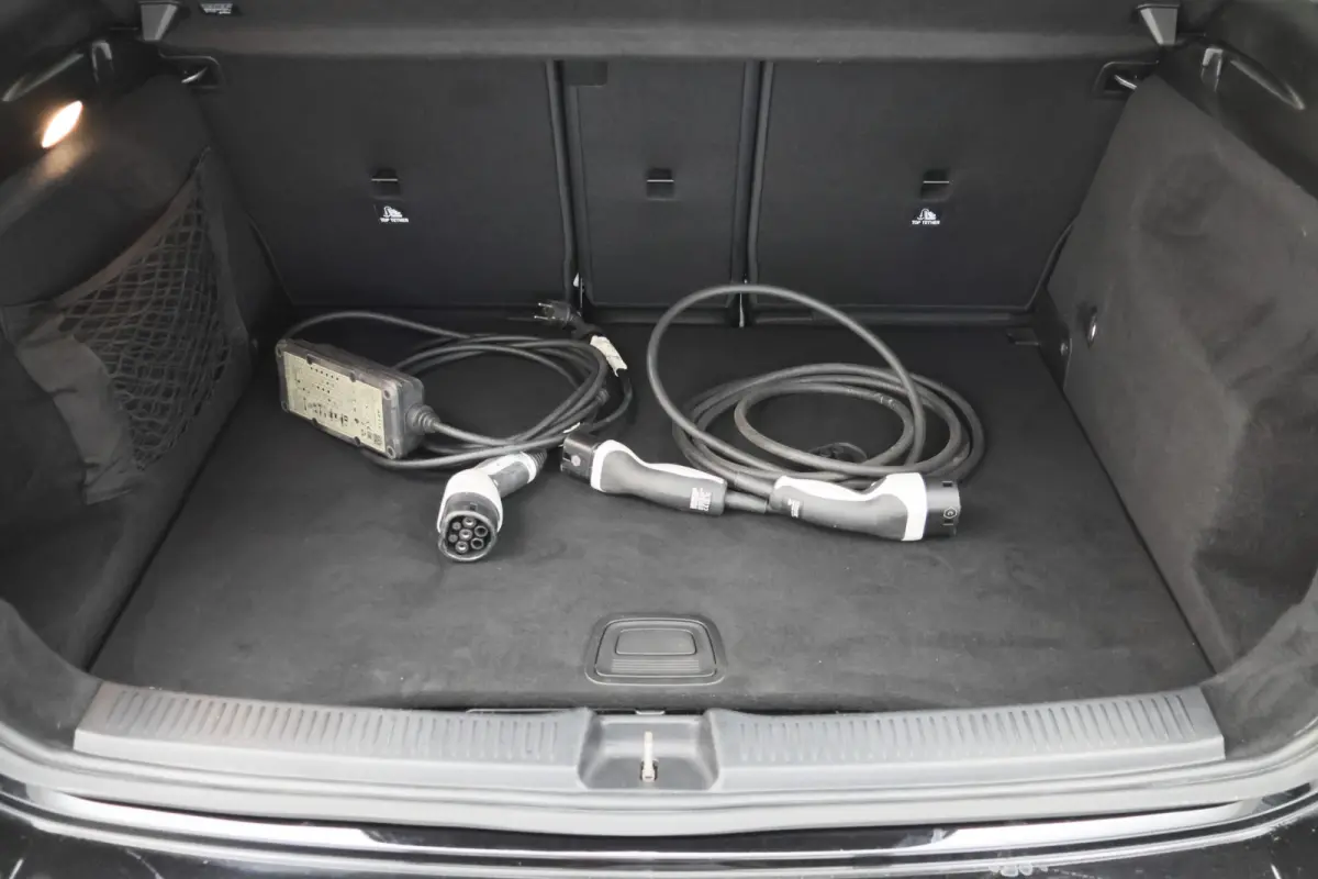 250 e Business Line Camera, Cruise, Apple Carplay, LED, PDC, Sfeerverlichting, Trekhaak, 18''