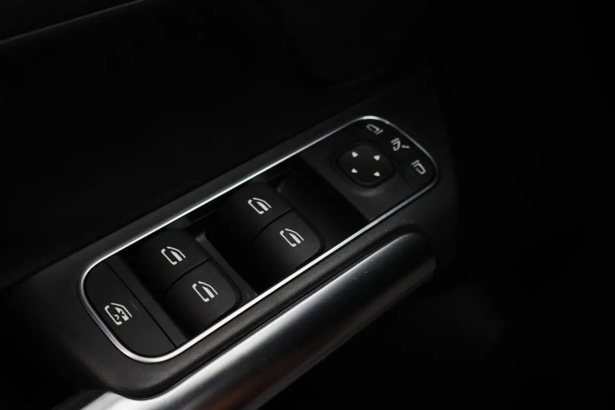 250 e Business Line Camera, Cruise, Apple Carplay, LED, PDC, Sfeerverlichting, Trekhaak, 18''