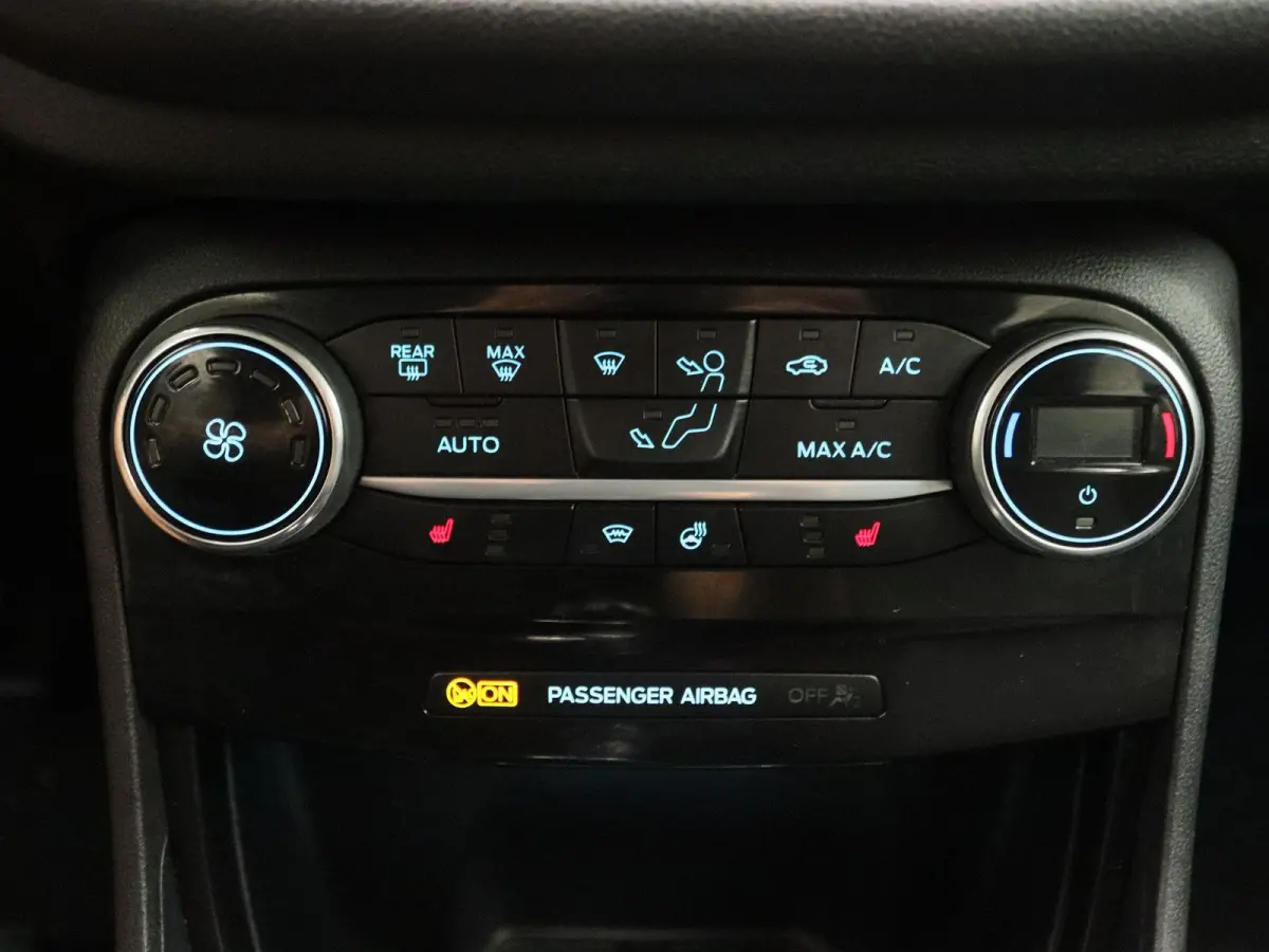 1.0 EcoBoost Titanium X First Edition | Apple Carplay/Android Auto | Achteruitrijcamera | Winterpakket | Cruise Control | Lichtmetalen Velgen |