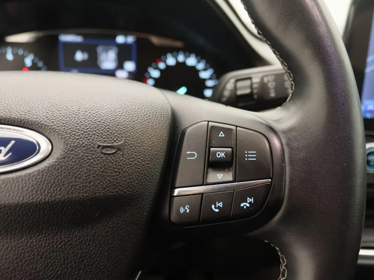 1.0 EcoBoost Titanium X First Edition | Apple Carplay/Android Auto | Achteruitrijcamera | Winterpakket | Cruise Control | Lichtmetalen Velgen |