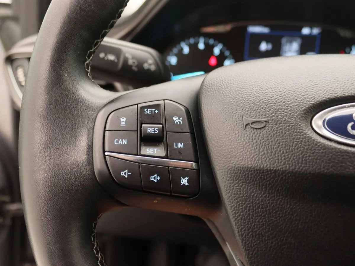 1.0 EcoBoost Titanium X First Edition | Apple Carplay/Android Auto | Achteruitrijcamera | Winterpakket | Cruise Control | Lichtmetalen Velgen |
