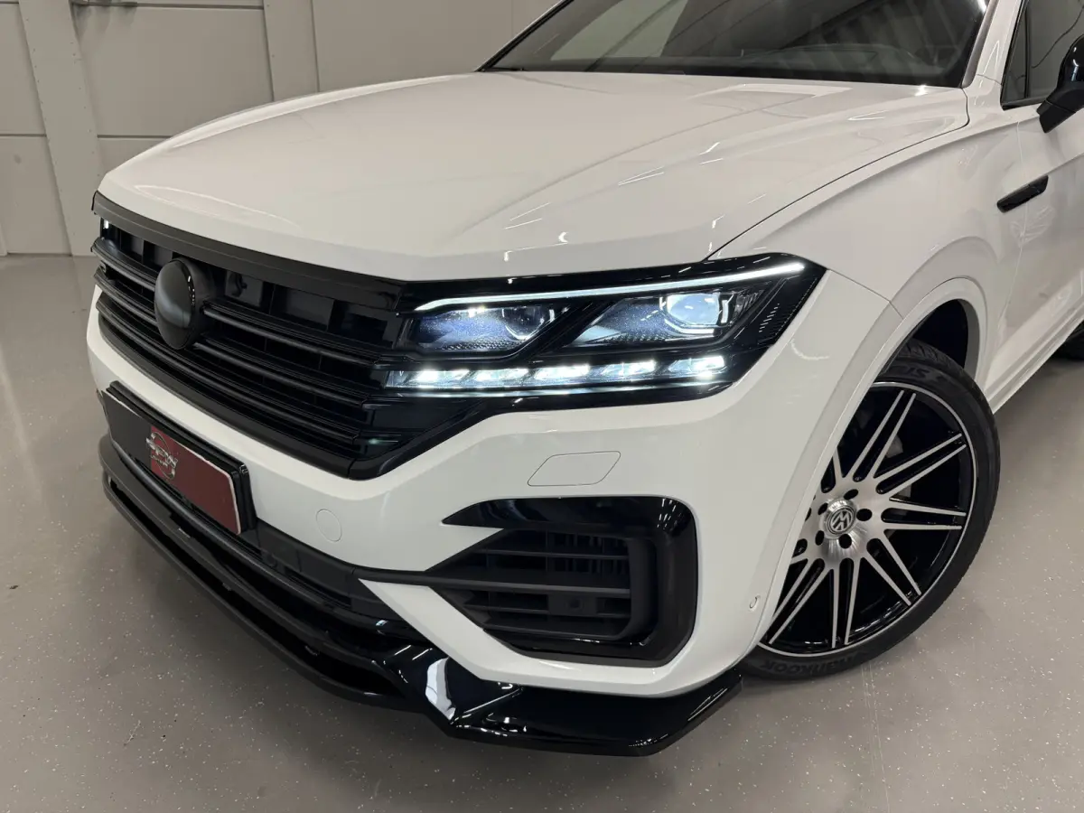 R 3.0 TSi 4MOTION eHybrid 462PK PANO/PUGLIA/LUCHTVERING/NACHT-ZICHT/TREKHAAK/DYNAUDIO/22"/SOFT-CLOSE/360CAMERA/ACC/DYNAUDIO/HEAD-UP/BLACK-OPTIC/MAXTON-BODYKIT/DRIVER ASS.PLUS/MASSAGE/FULL OP