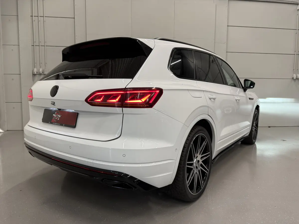 R 3.0 TSi 4MOTION eHybrid 462PK PANO/PUGLIA/LUCHTVERING/NACHT-ZICHT/TREKHAAK/DYNAUDIO/22"/SOFT-CLOSE/360CAMERA/ACC/DYNAUDIO/HEAD-UP/BLACK-OPTIC/MAXTON-BODYKIT/DRIVER ASS.PLUS/MASSAGE/FULL OP