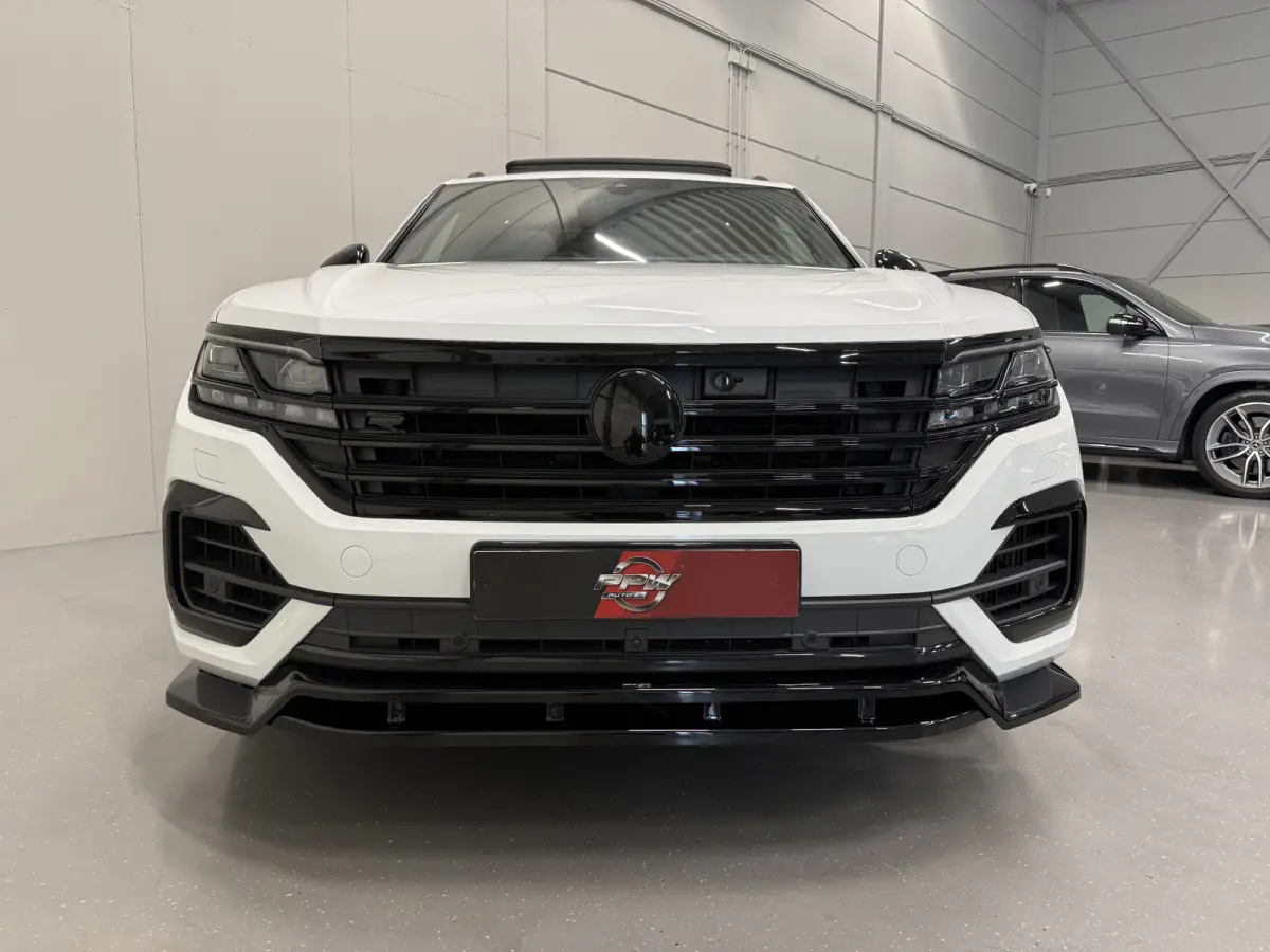 R 3.0 TSi 4MOTION eHybrid 462PK PANO/PUGLIA/LUCHTVERING/NACHT-ZICHT/TREKHAAK/DYNAUDIO/22"/SOFT-CLOSE/360CAMERA/ACC/DYNAUDIO/HEAD-UP/BLACK-OPTIC/MAXTON-BODYKIT/DRIVER ASS.PLUS/MASSAGE/FULL OP