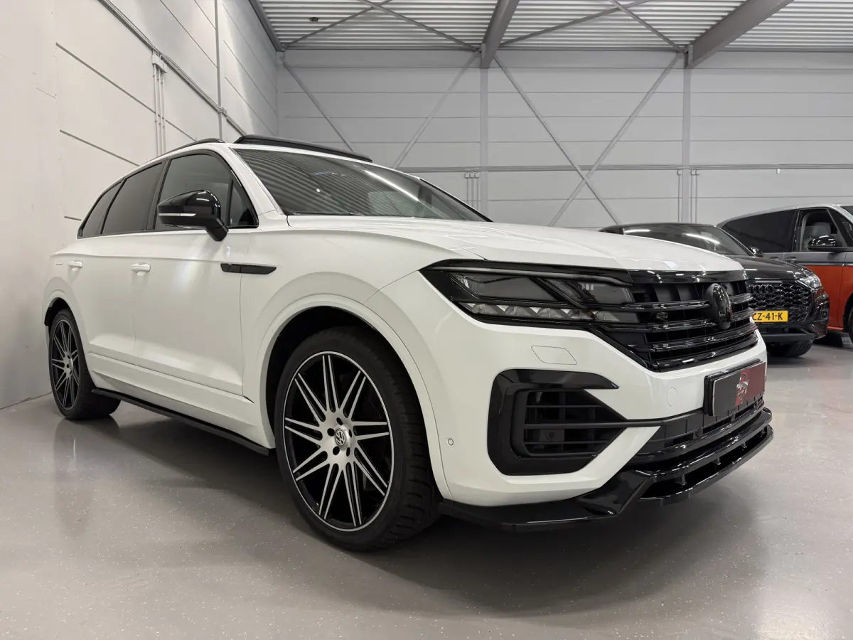 R 3.0 TSi 4MOTION eHybrid 462PK PANO/PUGLIA/LUCHTVERING/NACHT-ZICHT/TREKHAAK/DYNAUDIO/22"/SOFT-CLOSE/360CAMERA/ACC/DYNAUDIO/HEAD-UP/BLACK-OPTIC/MAXTON-BODYKIT/DRIVER ASS.PLUS/MASSAGE/FULL OP