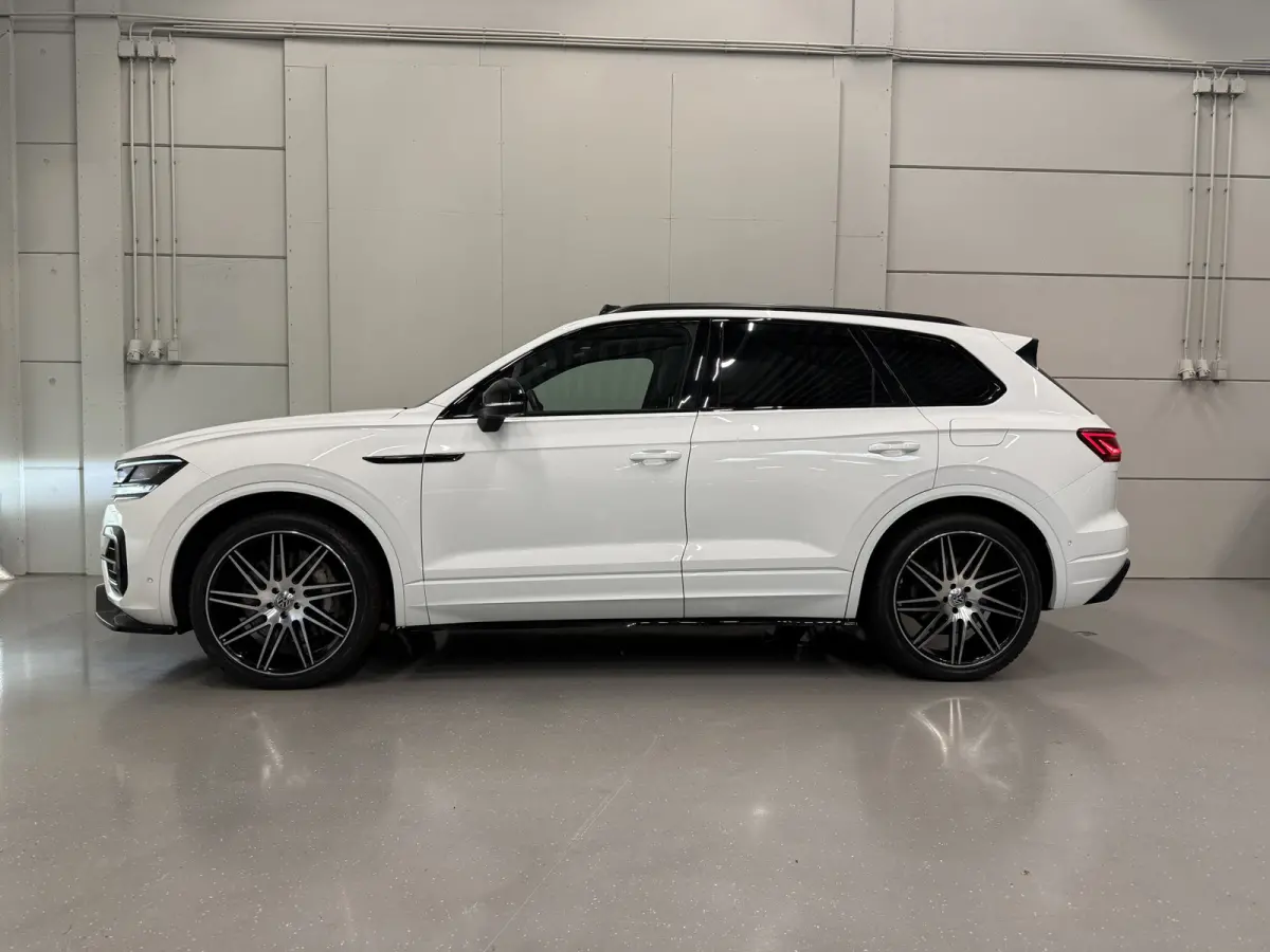R 3.0 TSi 4MOTION eHybrid 462PK PANO/PUGLIA/LUCHTVERING/NACHT-ZICHT/TREKHAAK/DYNAUDIO/22"/SOFT-CLOSE/360CAMERA/ACC/DYNAUDIO/HEAD-UP/BLACK-OPTIC/MAXTON-BODYKIT/DRIVER ASS.PLUS/MASSAGE/FULL OP
