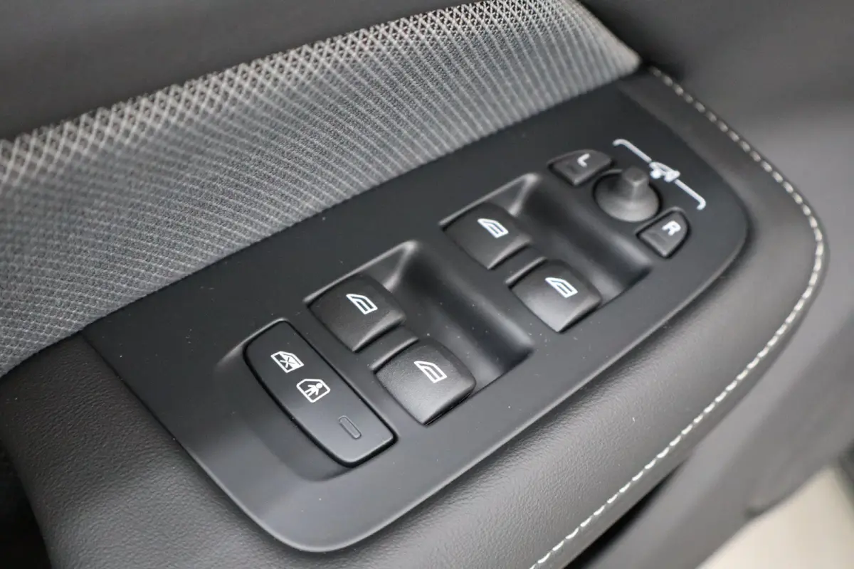 2.0 T6 Plug-in hybrid AWD Plus Dark | Achterbank verwarmd | Apple Carplay/Android Auto|telefoonintegratie premium | Contourstoelen