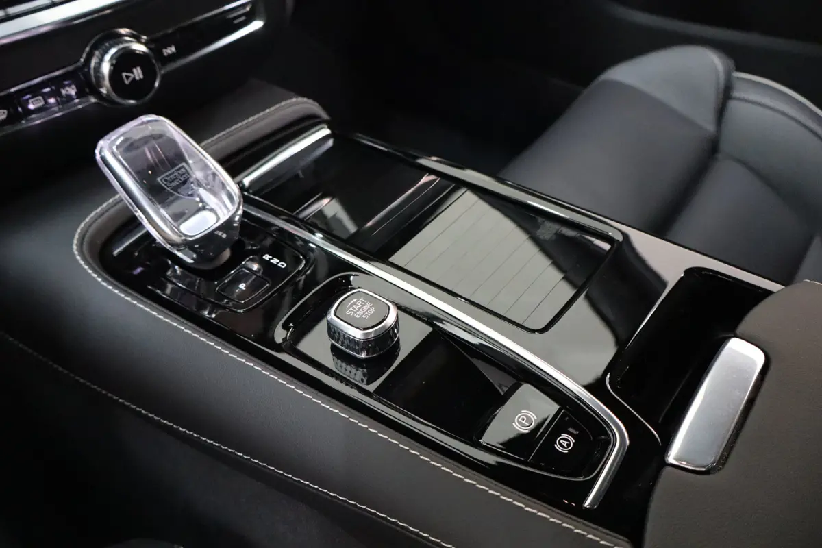 2.0 T6 Plug-in hybrid AWD Plus Dark | Achterbank verwarmd | Apple Carplay/Android Auto|telefoonintegratie premium | Contourstoelen