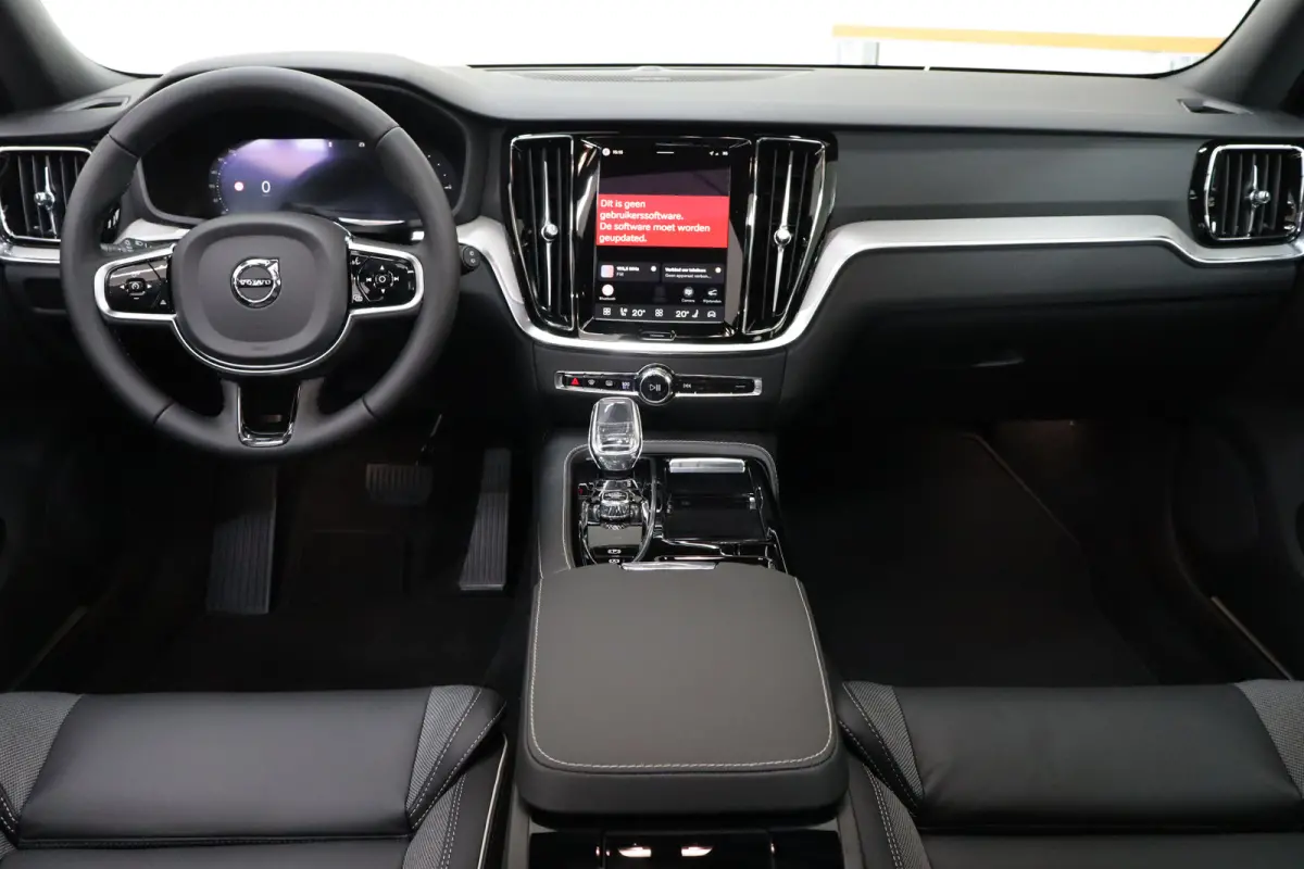 2.0 T6 Plug-in hybrid AWD Plus Dark | Achterbank verwarmd | Apple Carplay/Android Auto|telefoonintegratie premium | Contourstoelen