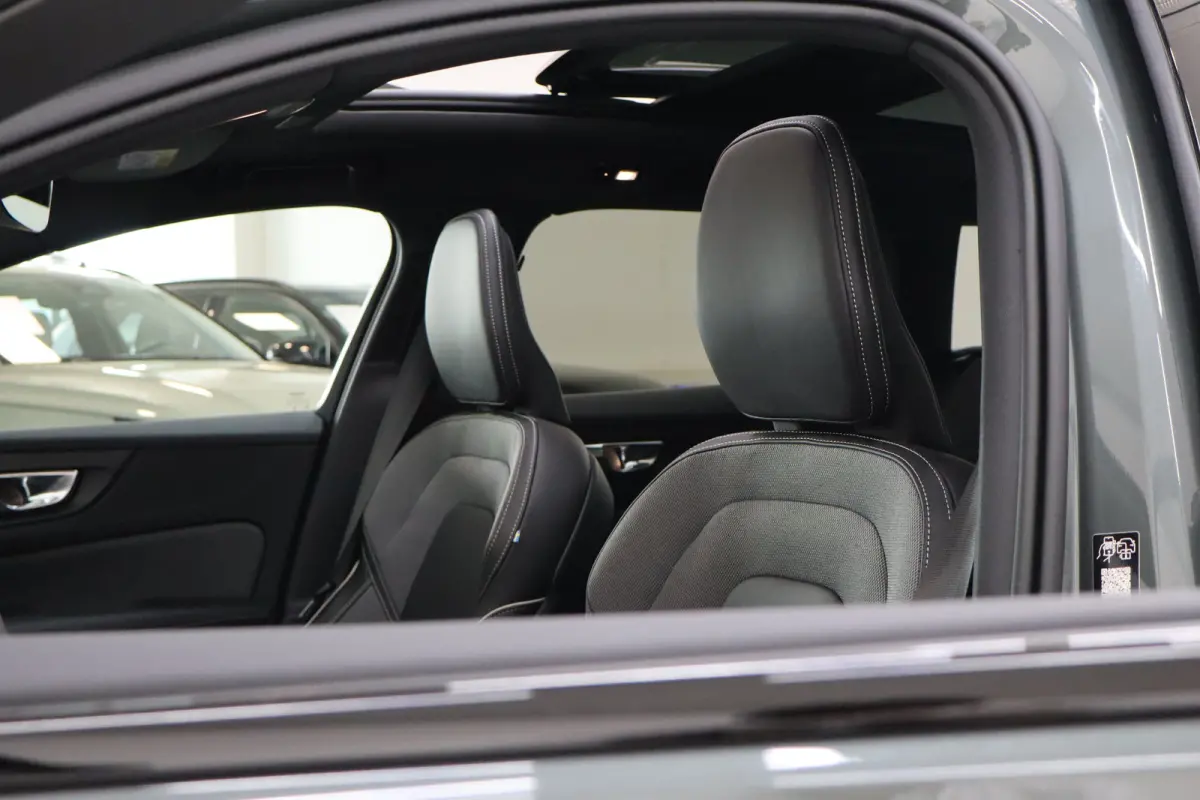 2.0 T6 Plug-in hybrid AWD Plus Dark | Achterbank verwarmd | Apple Carplay/Android Auto|telefoonintegratie premium | Contourstoelen