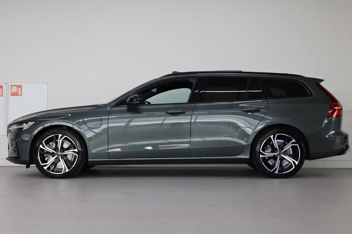 2.0 T6 Plug-in hybrid AWD Plus Dark | Achterbank verwarmd | Apple Carplay/Android Auto|telefoonintegratie premium | Contourstoelen