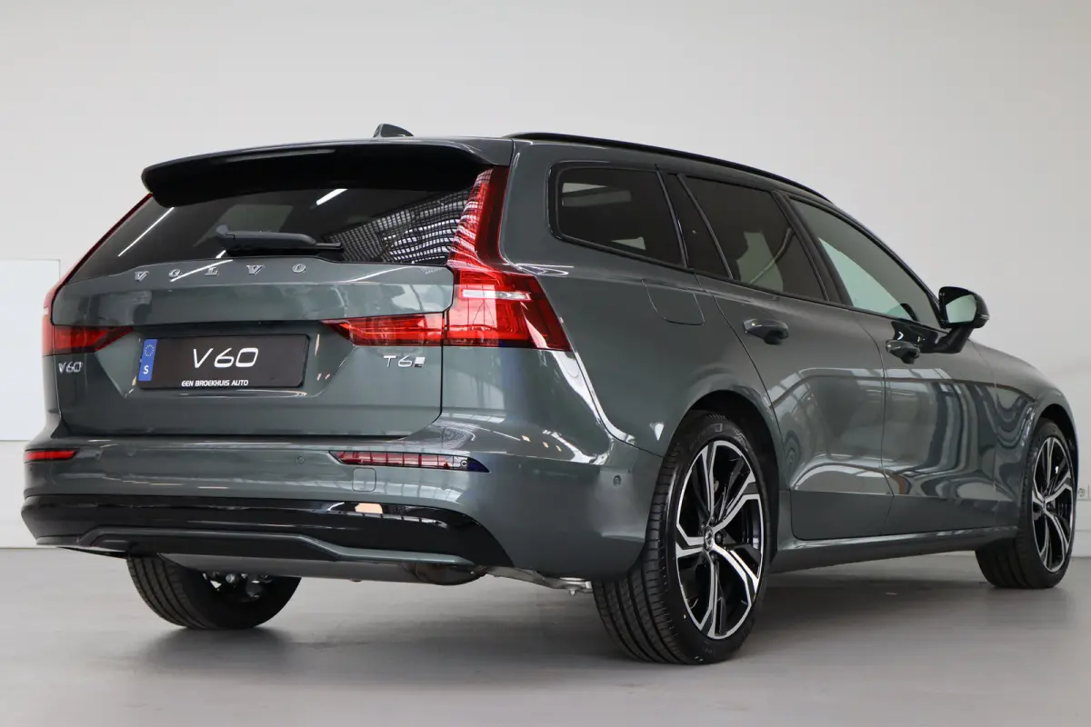 2.0 T6 Plug-in hybrid AWD Plus Dark | Achterbank verwarmd | Apple Carplay/Android Auto|telefoonintegratie premium | Contourstoelen
