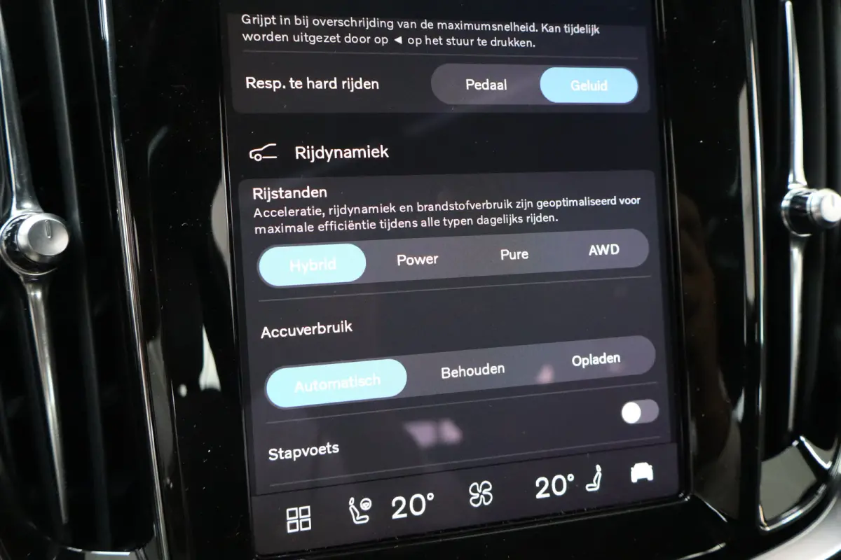 2.0 T6 Plug-in hybrid AWD Plus Dark | Achterbank verwarmd | Apple Carplay/Android Auto|telefoonintegratie premium | Contourstoelen