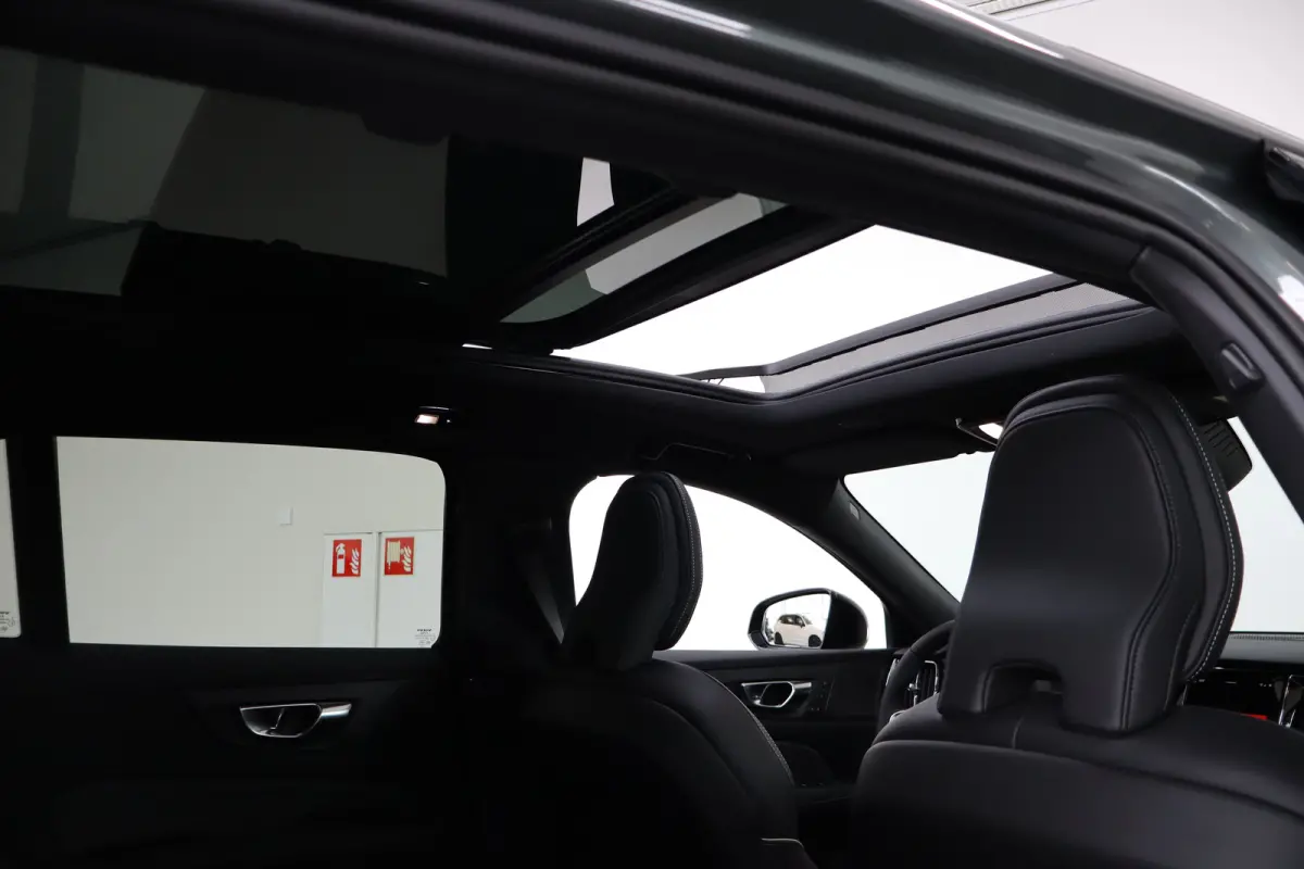 2.0 T6 Plug-in hybrid AWD Plus Dark | Achterbank verwarmd | Apple Carplay/Android Auto|telefoonintegratie premium | Contourstoelen