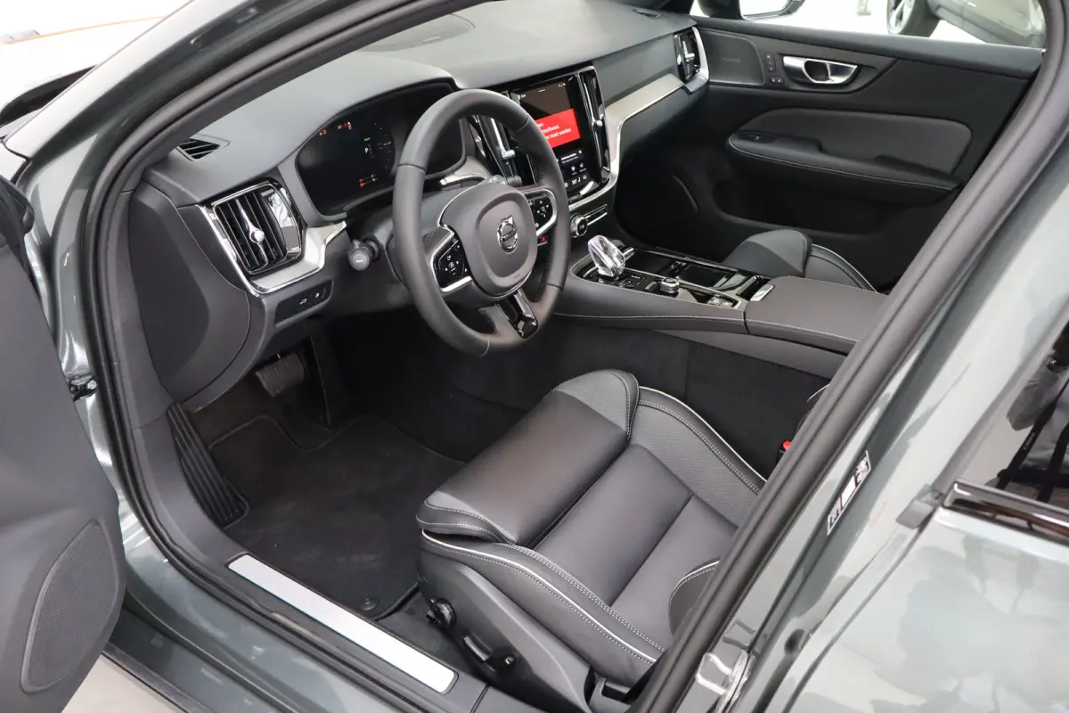 2.0 T6 Plug-in hybrid AWD Plus Dark | Achterbank verwarmd | Apple Carplay/Android Auto|telefoonintegratie premium | Contourstoelen