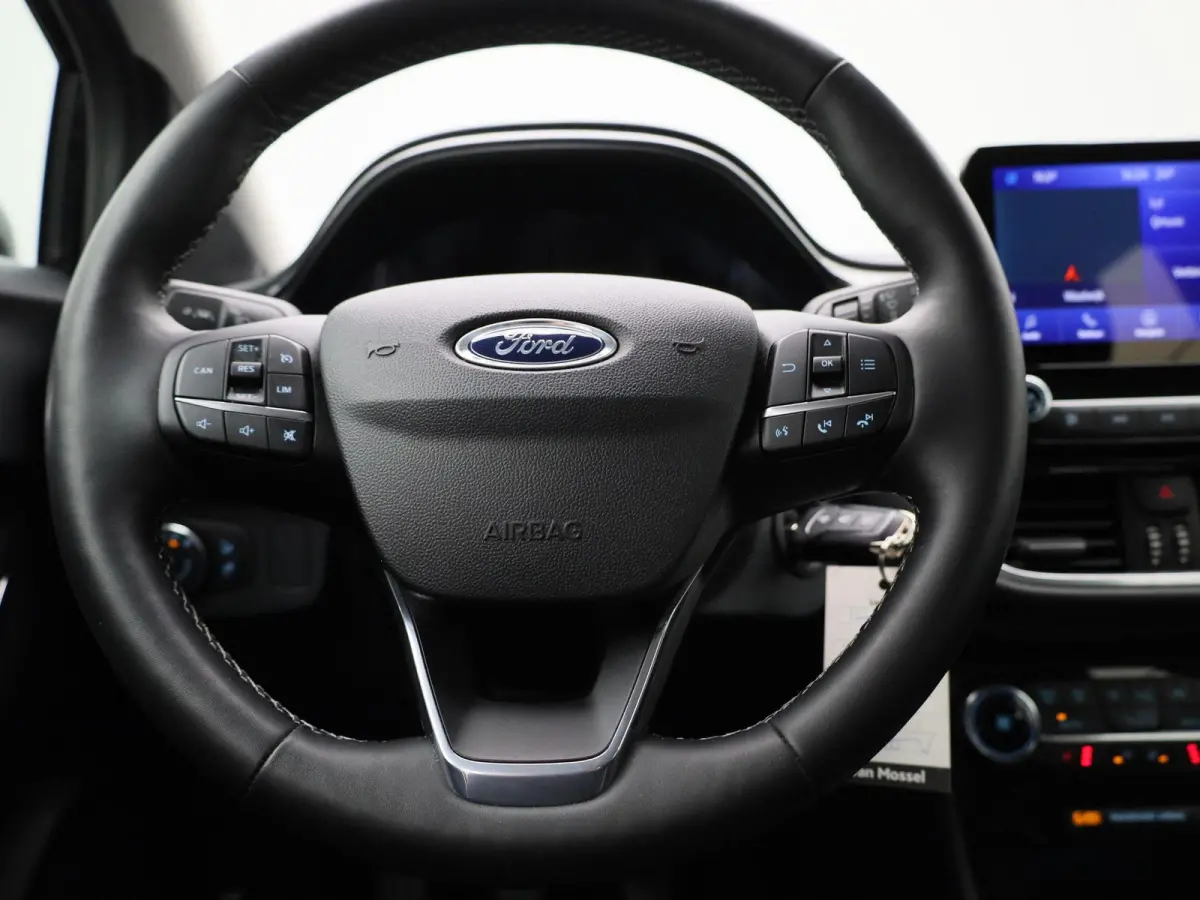 1.0 EcoBoost Titanium X | Navigatie | Stoel/Stuur verwarming | Camera | Apple CarPlay / Android Auto | Climate control | Bluetooth | DAB | Cruise Control | Airco | Parkeersensoren | Lichtmet