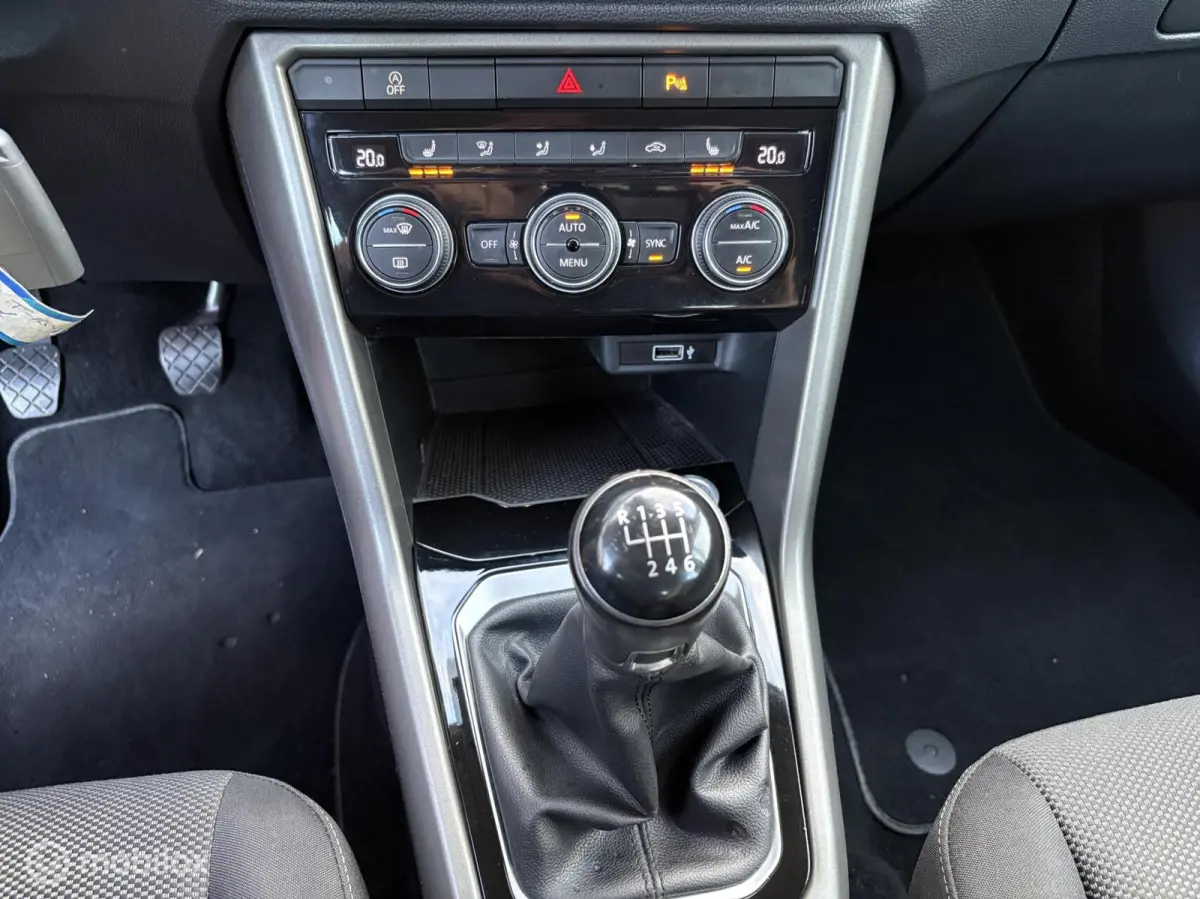 1.5 TSI SPORT / NAVI / CAMERA / PDC