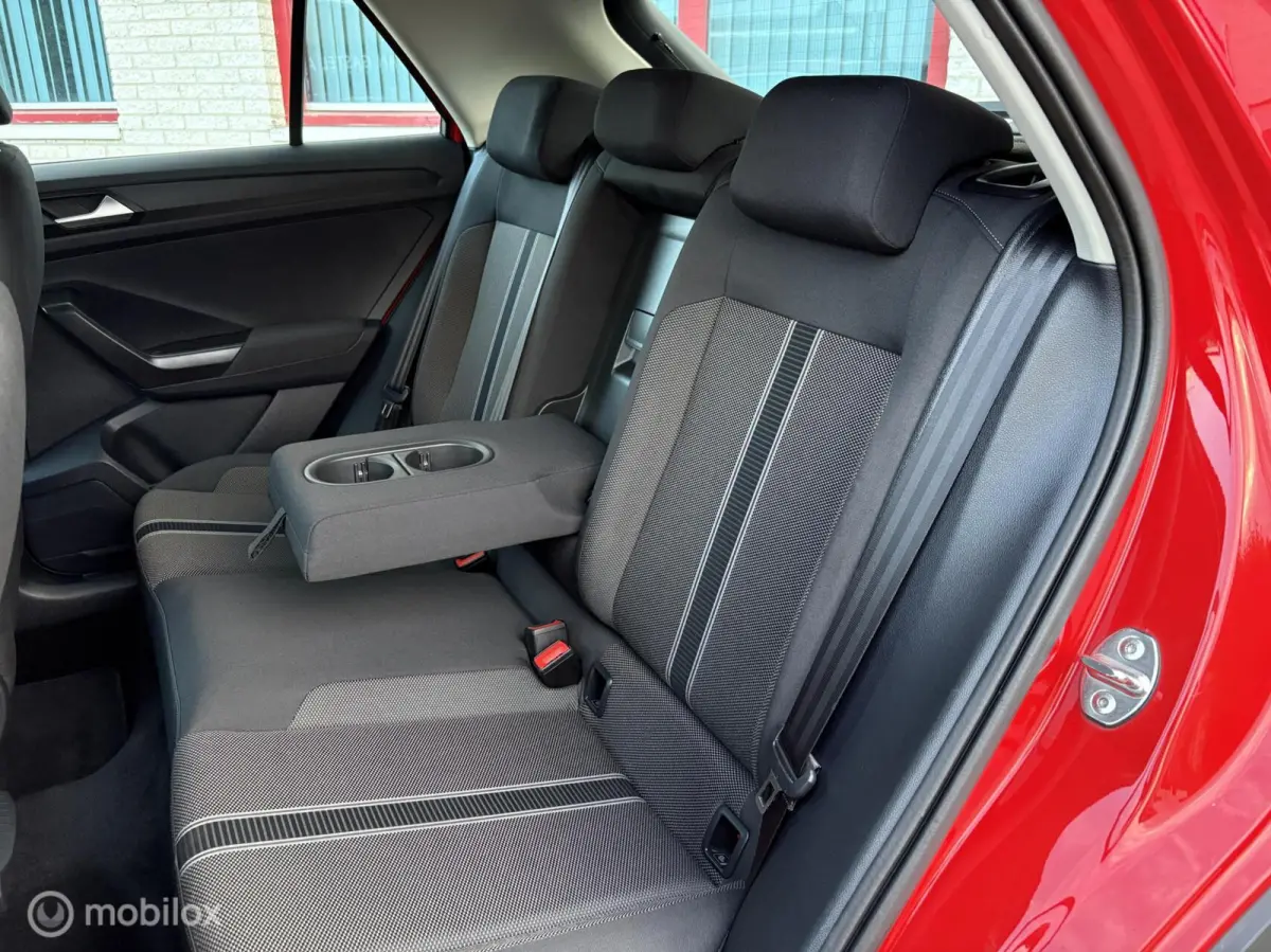 1.5 TSI SPORT / NAVI / CAMERA / PDC
