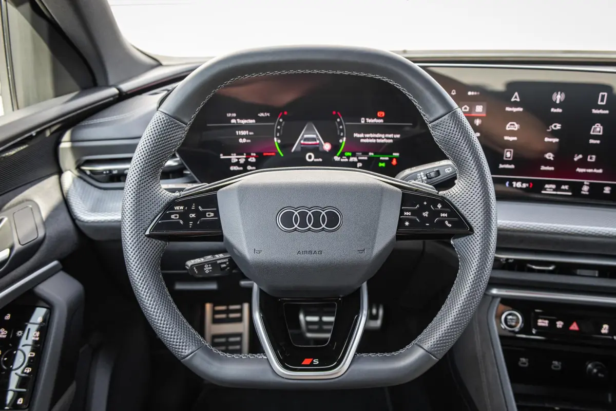 2.0 TFSI e-hybrid quattro S edition | 20" LMV | Panoramadak | Alcantara | 360 Camera | Keyless