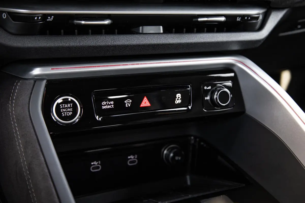2.0 TFSI e-hybrid quattro S edition | 20" LMV | Panoramadak | Alcantara | 360 Camera | Keyless