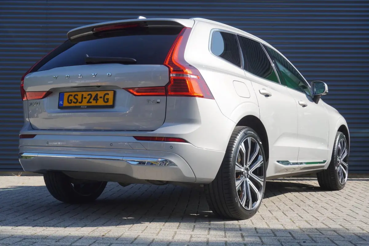 2.0 T6 Plug-in hybrid AWD Essential Edition Bright | Adaptive cruise | 21 inch | Android auto / Apple Carplay