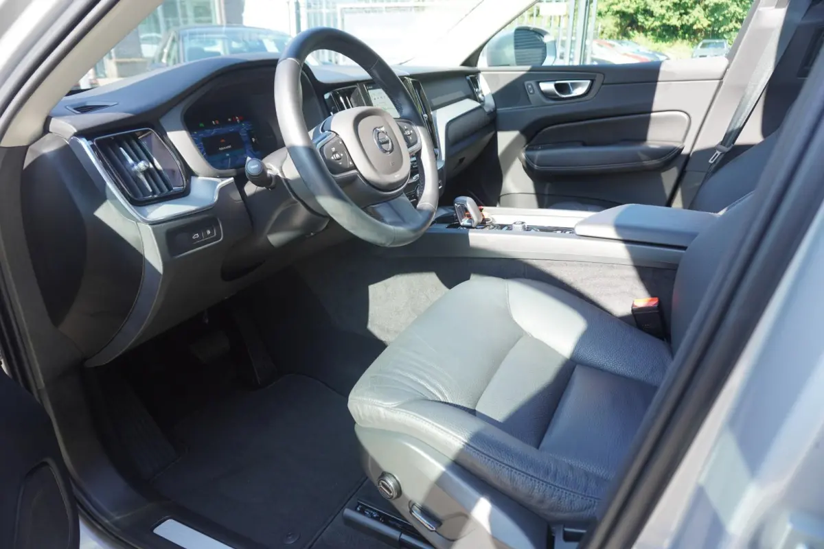 2.0 T6 Plug-in hybrid AWD Essential Edition Bright | Adaptive cruise | 21 inch | Android auto / Apple Carplay
