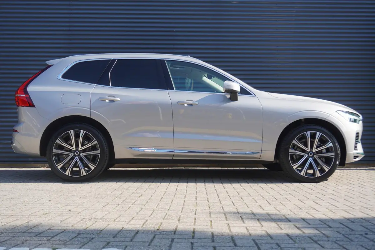 2.0 T6 Plug-in hybrid AWD Essential Edition Bright | Adaptive cruise | 21 inch | Android auto / Apple Carplay