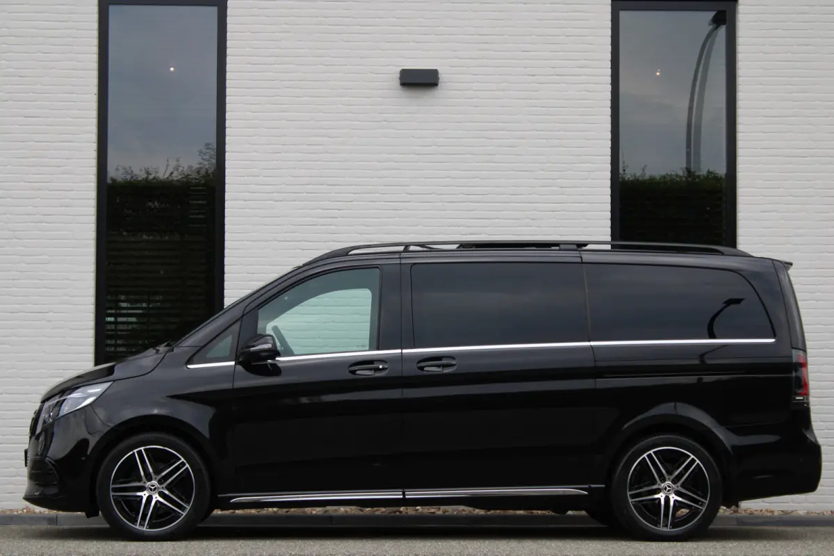 300d / AMG / DC / Luchtvering / Pano / Elec Stoelen / Burmester / Vol Opties / NIEUWSTAAT.