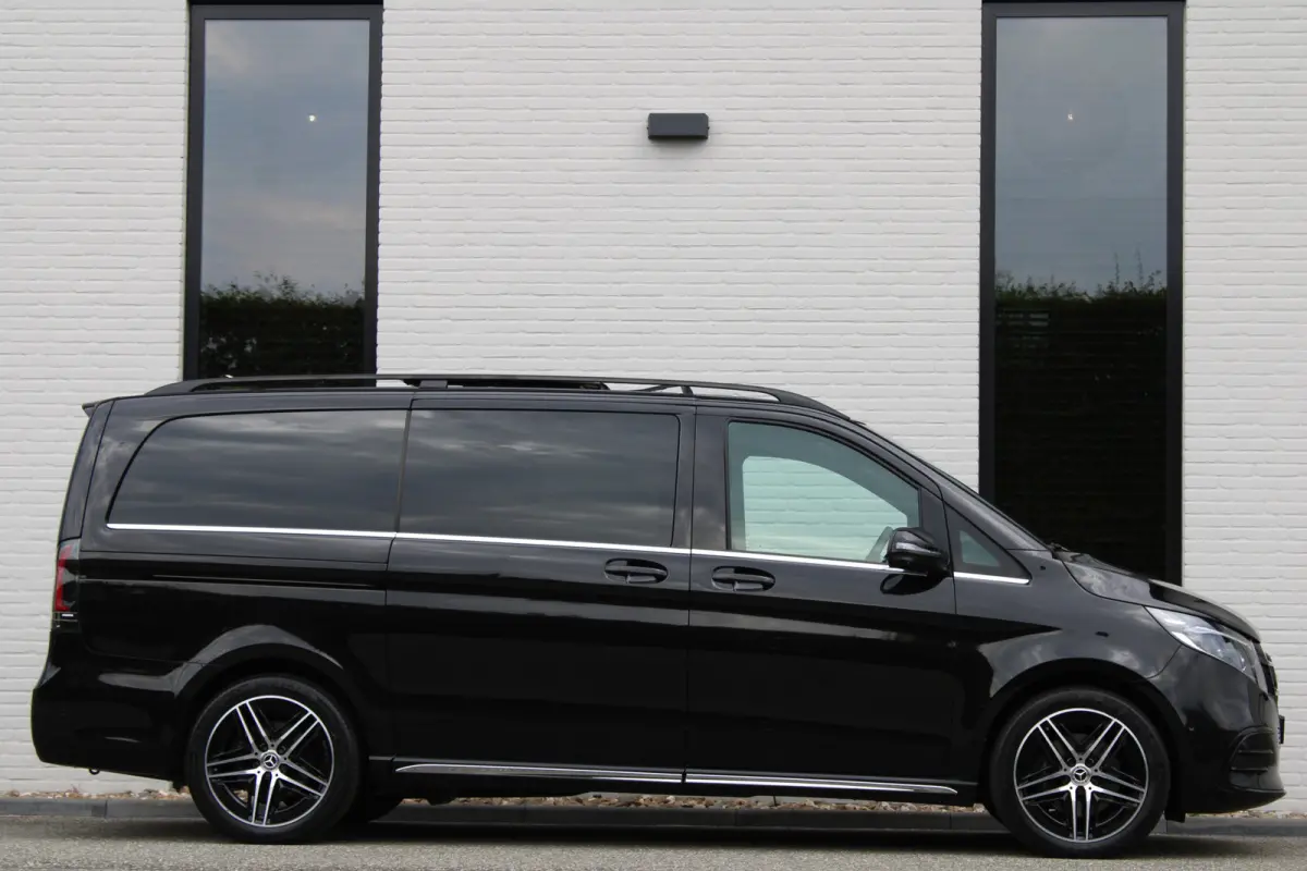 300d / AMG / DC / Luchtvering / Pano / Elec Stoelen / Burmester / Vol Opties / NIEUWSTAAT.