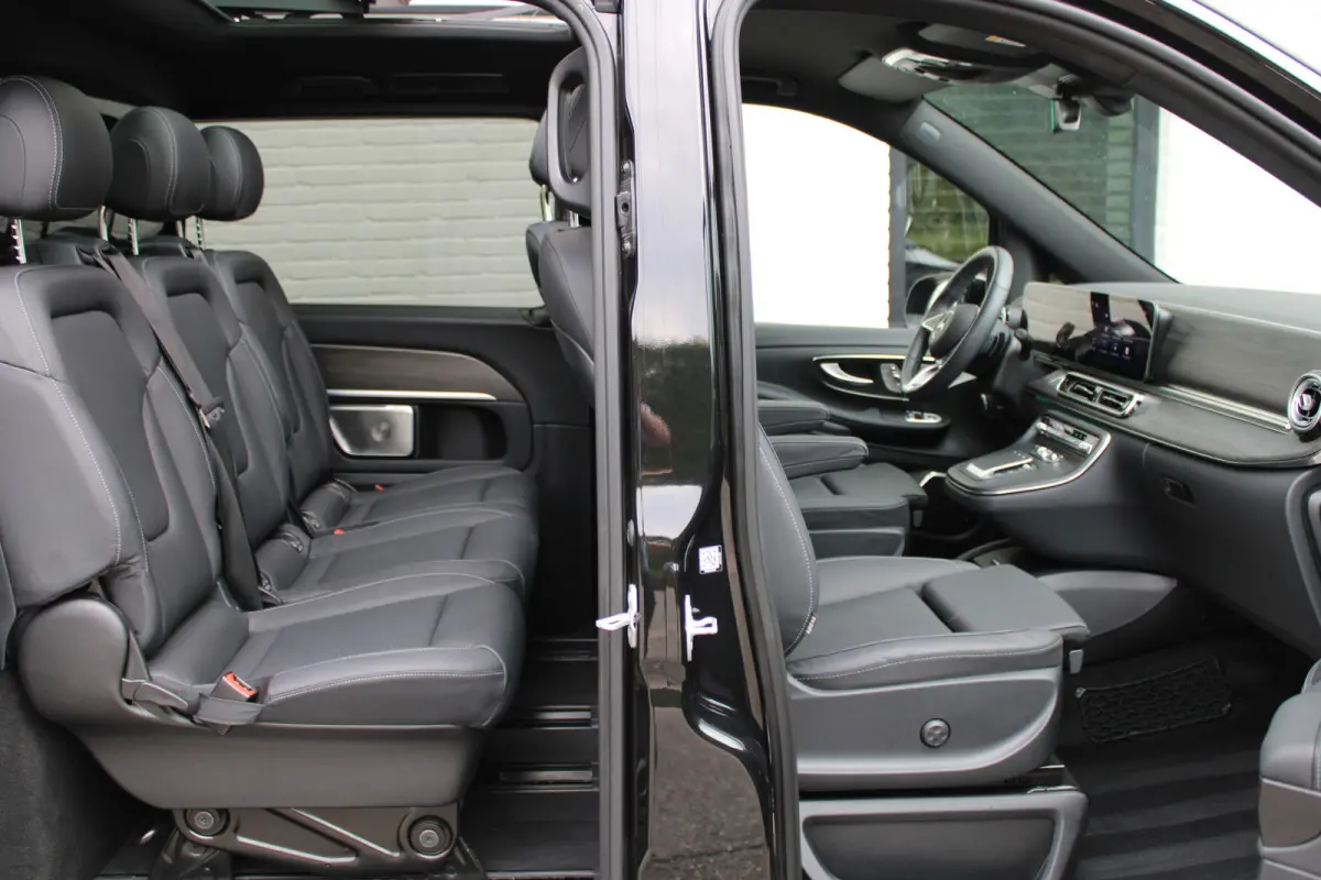 300d / AMG / DC / Luchtvering / Pano / Elec Stoelen / Burmester / Vol Opties / NIEUWSTAAT.