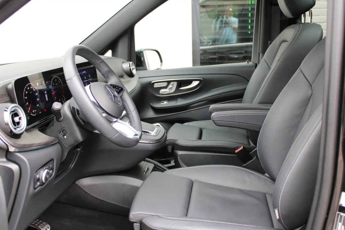 300d / AMG / DC / Luchtvering / Pano / Elec Stoelen / Burmester / Vol Opties / NIEUWSTAAT.