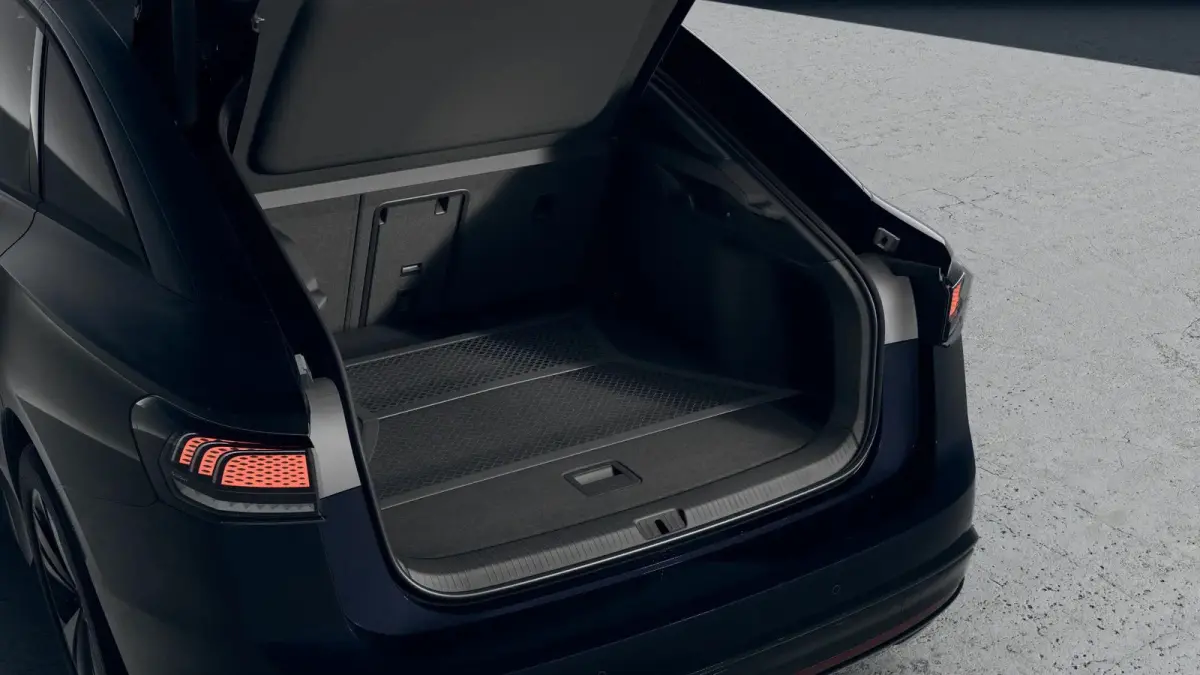 286pk Limited Edition Plus 77 kWh | Trekhaak Wegklapbaar | Black Style Pakket