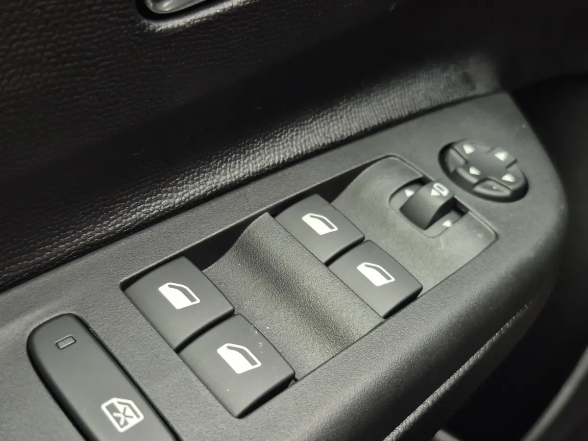 Edition | Dode hoek waarschuwing | Draadloze Apple Carplay en Android Auto | LED koplampen met LED dagrijverlichting