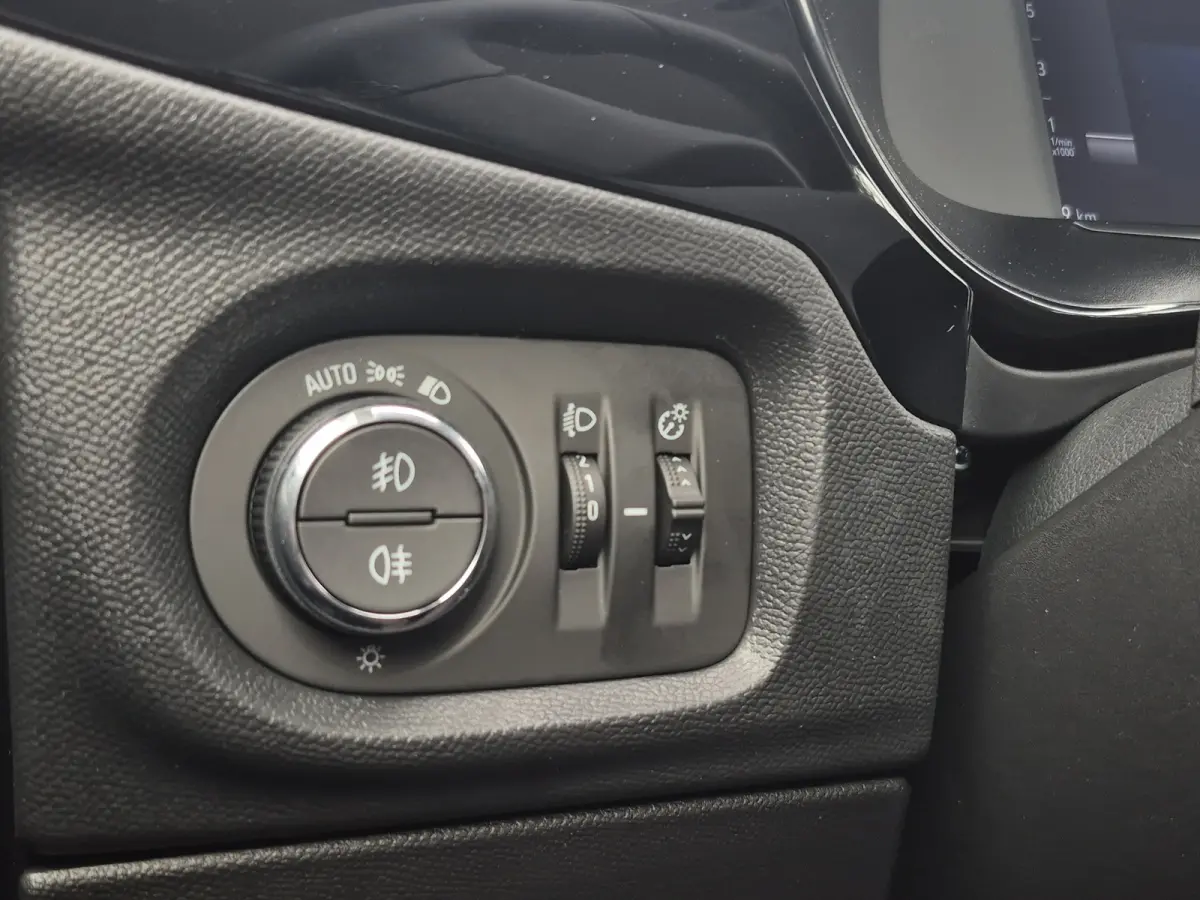 Edition | Dode hoek waarschuwing | Draadloze Apple Carplay en Android Auto | LED koplampen met LED dagrijverlichting