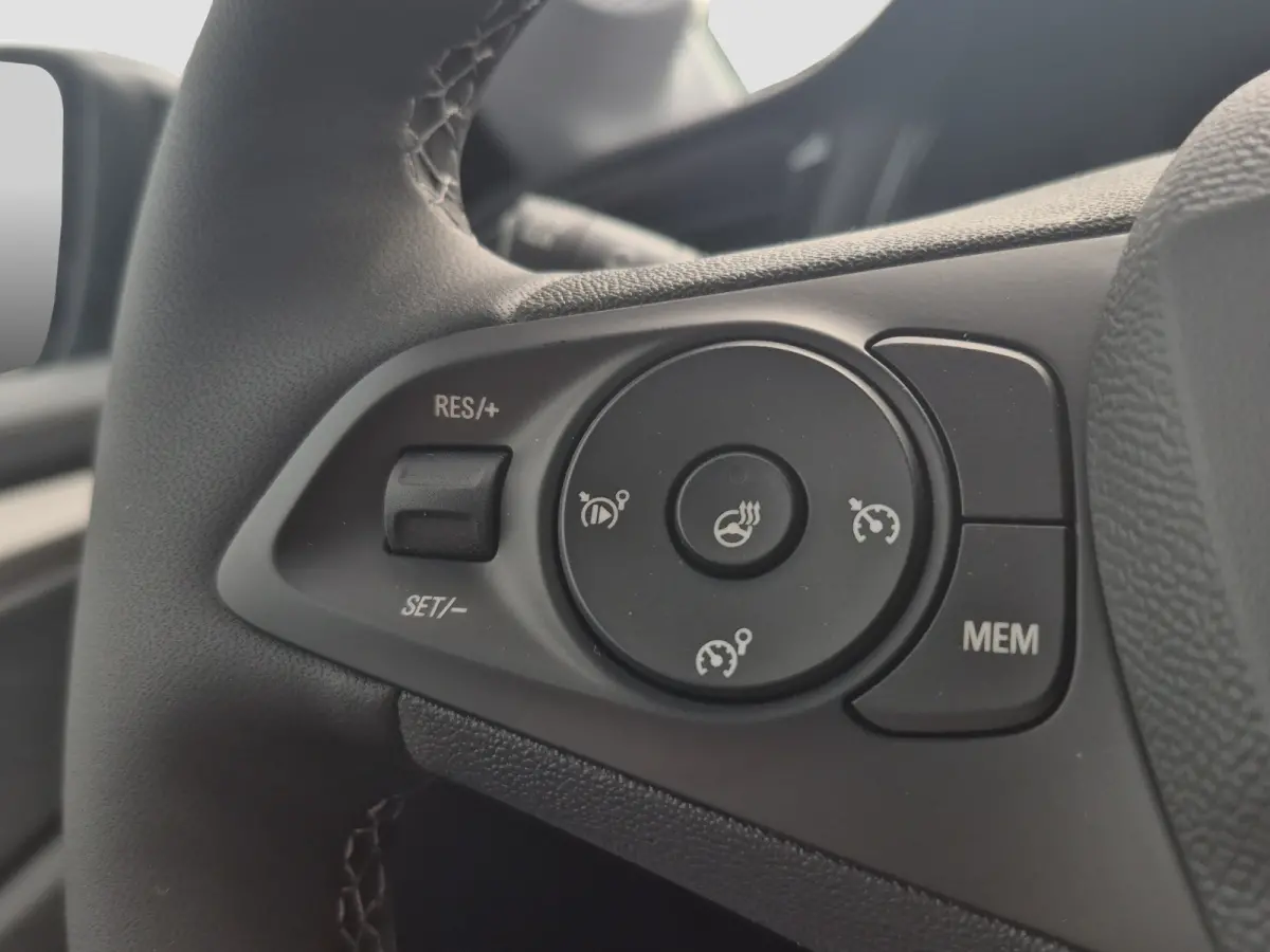 Edition | Dode hoek waarschuwing | Draadloze Apple Carplay en Android Auto | LED koplampen met LED dagrijverlichting