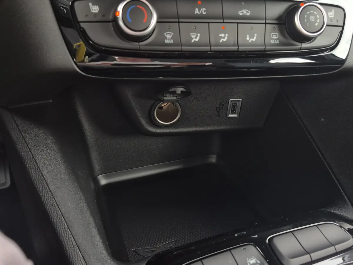 Edition | Dode hoek waarschuwing | Draadloze Apple Carplay en Android Auto | LED koplampen met LED dagrijverlichting