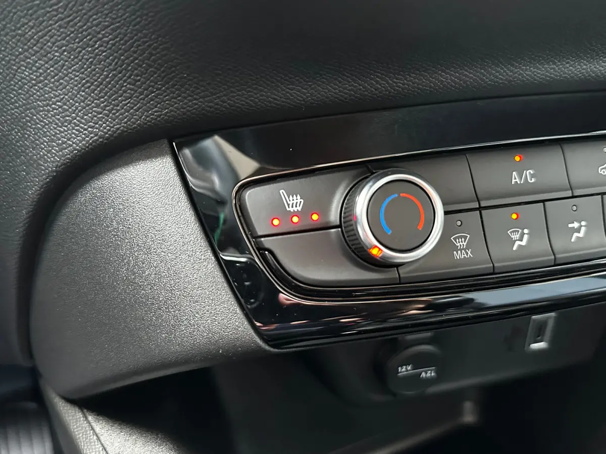 1.2 Turbo 100 PK Edition | STOEL EN STUURVERWARMING| DODEHOEK DETECTIE| CAMERA + PARKEERSENSOREN| LED KOPLAMPEN| GROOT MULTIMEDIA SCHERM| APPLE CARPLAY/ANDROID AUTO| DAB|