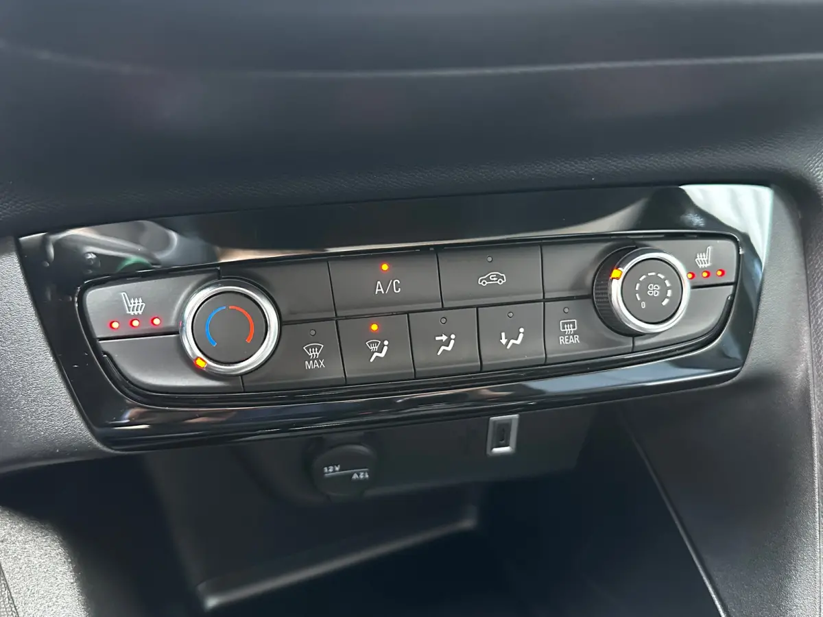 1.2 Turbo 100 PK Edition | STOEL EN STUURVERWARMING| DODEHOEK DETECTIE| CAMERA + PARKEERSENSOREN| LED KOPLAMPEN| GROOT MULTIMEDIA SCHERM| APPLE CARPLAY/ANDROID AUTO| DAB|