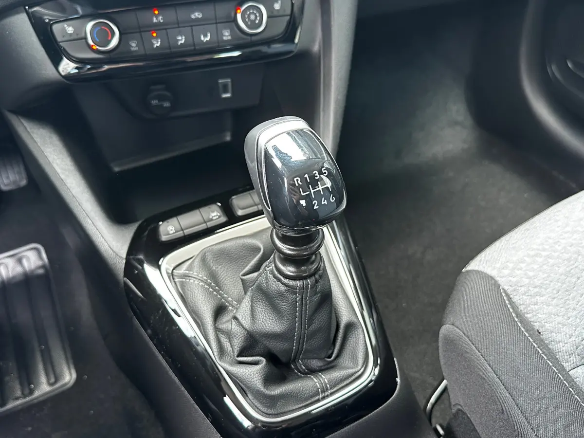 1.2 Turbo 100 PK Edition | STOEL EN STUURVERWARMING| DODEHOEK DETECTIE| CAMERA + PARKEERSENSOREN| LED KOPLAMPEN| GROOT MULTIMEDIA SCHERM| APPLE CARPLAY/ANDROID AUTO| DAB|
