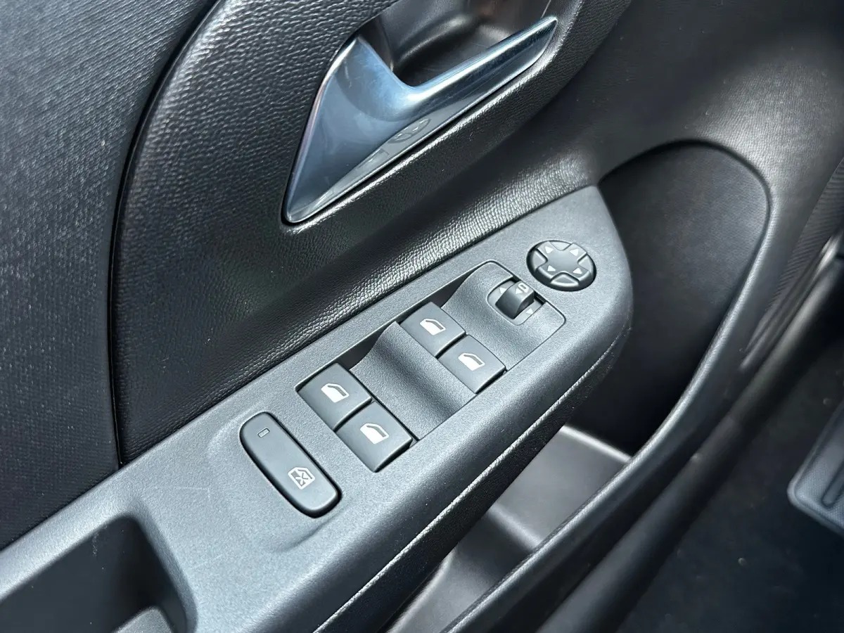 1.2 Turbo 100 PK Edition | STOEL EN STUURVERWARMING| DODEHOEK DETECTIE| CAMERA + PARKEERSENSOREN| LED KOPLAMPEN| GROOT MULTIMEDIA SCHERM| APPLE CARPLAY/ANDROID AUTO| DAB|